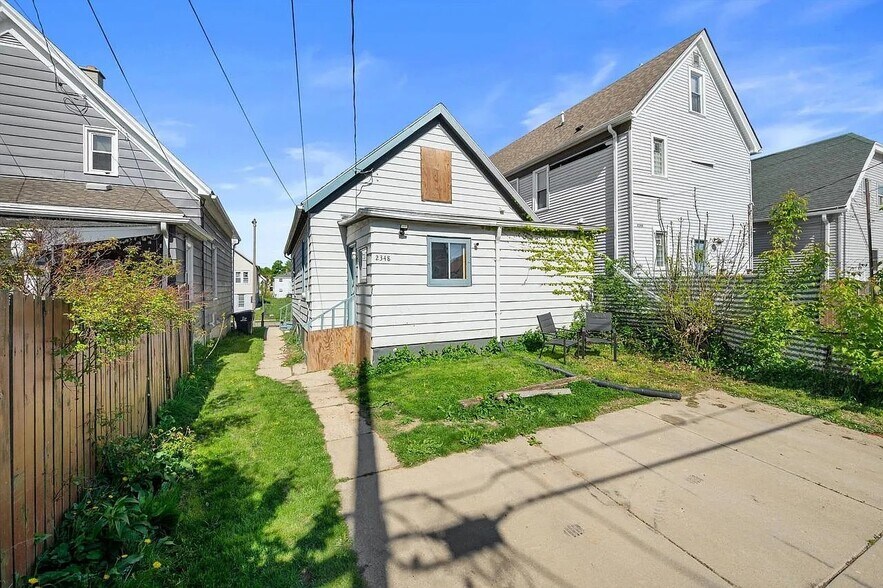 Building Photo - 2348 S 16th St
