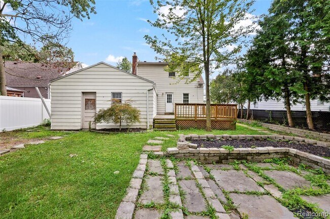 Building Photo - 1674 Eaton Rd