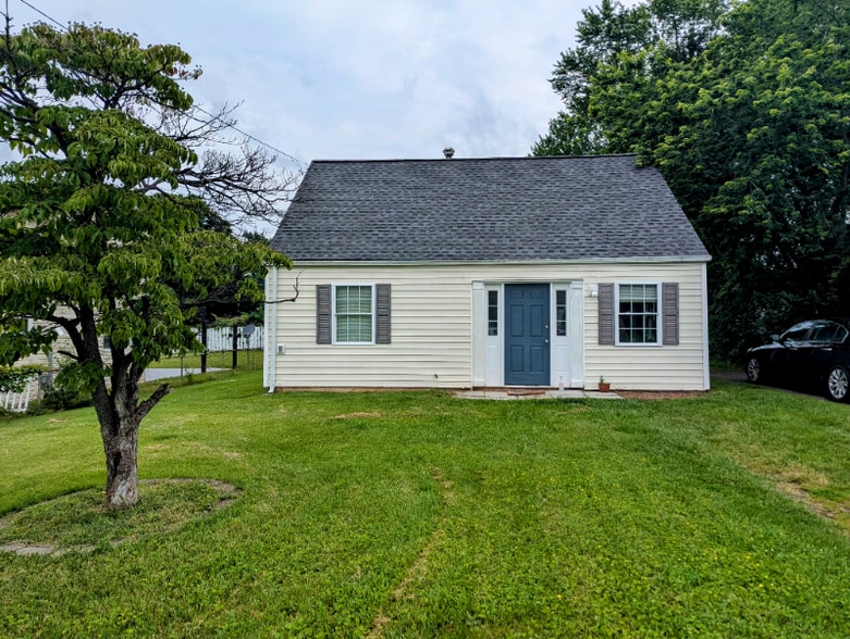 Primary Photo - 144 Cabbel Dr