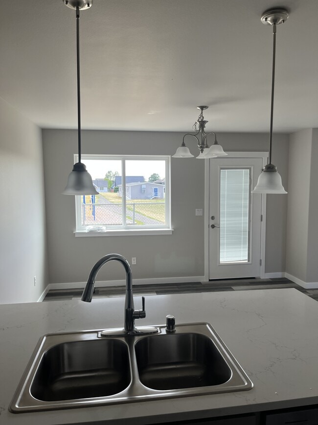 Building Photo - 610 Mead Ave