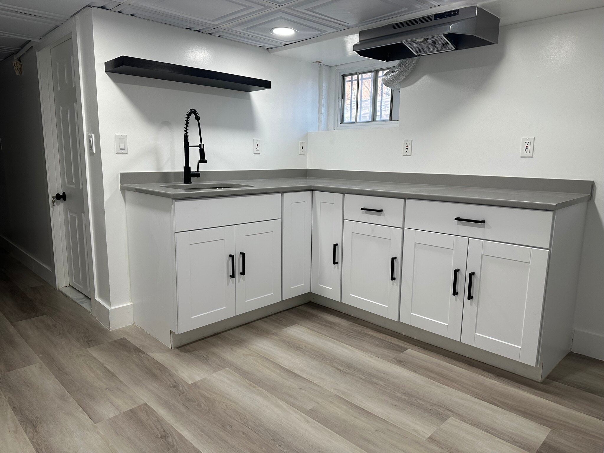 Kitchen - 16 Bellair Pl