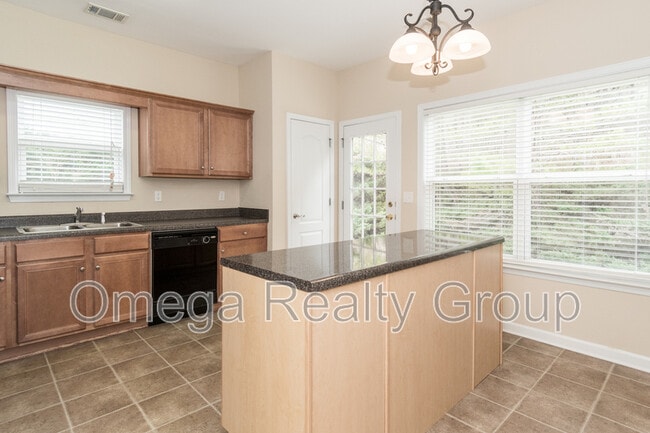 Building Photo - 4474 Fairmont Dr