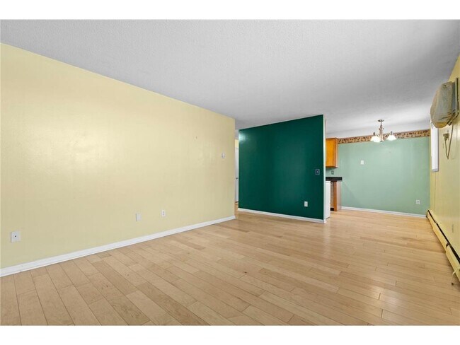 Building Photo - 520 Ridgewood Ave