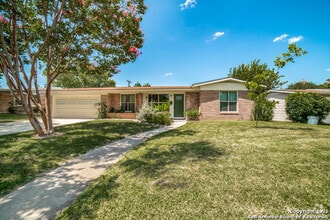 Building Photo - 307 Waxwood Ln