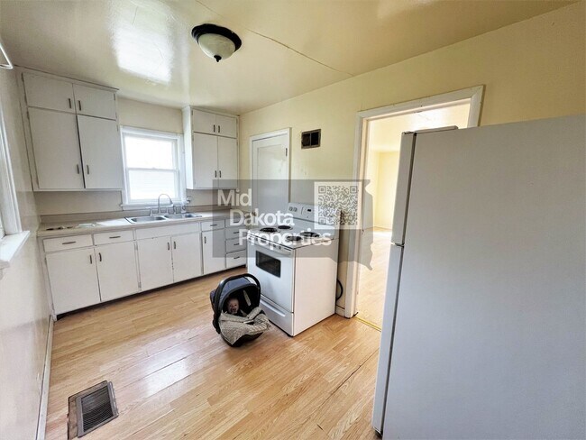 Building Photo - 403 S 1st- 3 bedroom house in Parkston