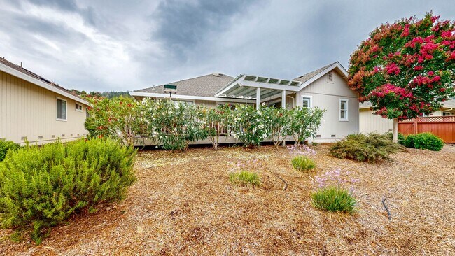 Building Photo - 7971 Oakmont Dr