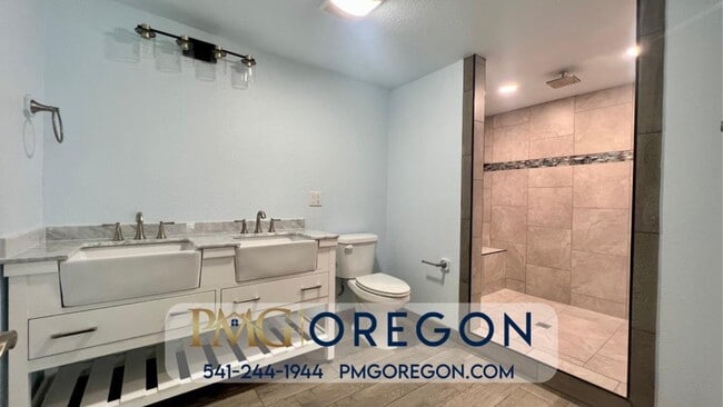 Building Photo - 4323 Galice Rd