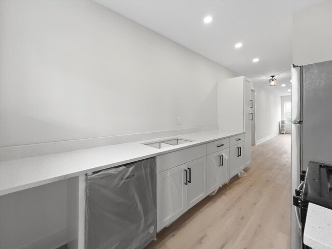 Building Photo - 6254 N Whipple St