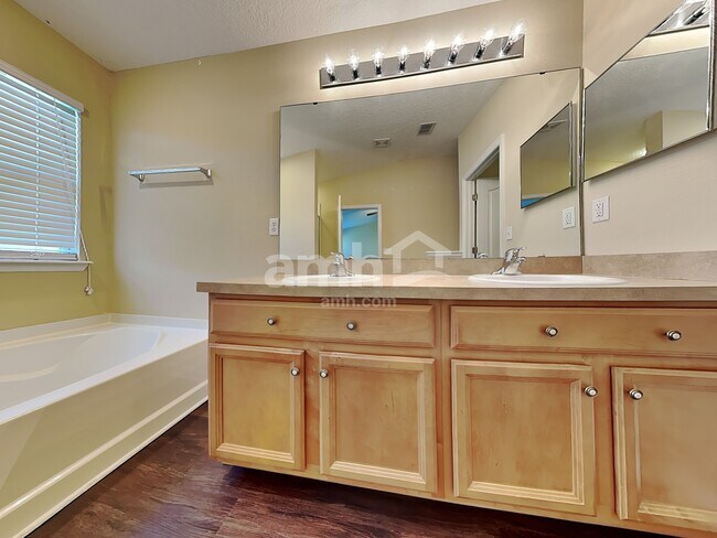 Building Photo - 884 Bonaparte Landing Ct