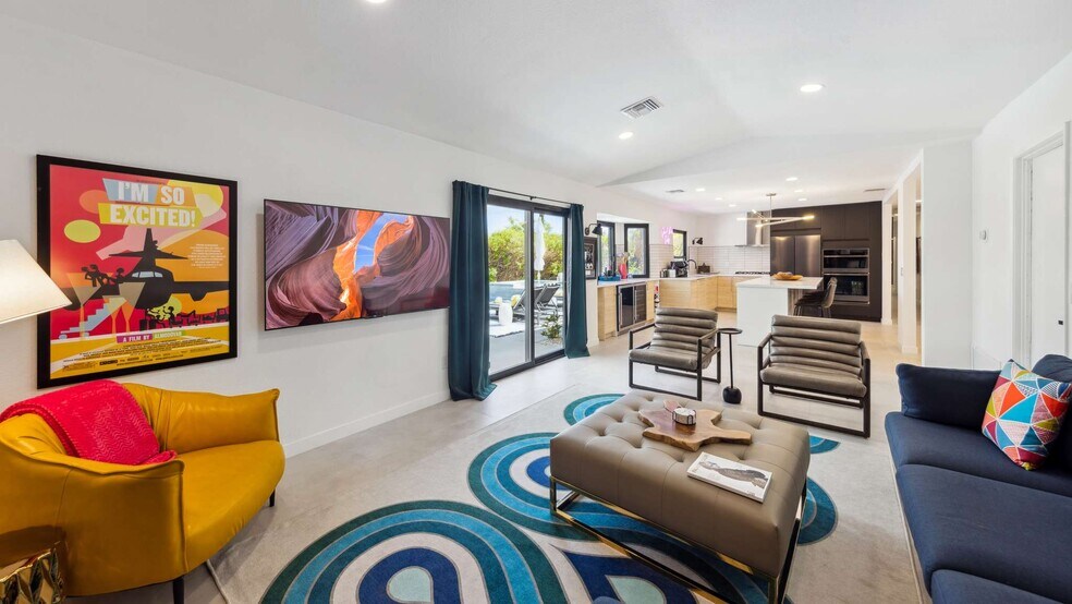 Building Photo - 2004 Nicola Rd E