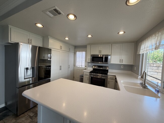Building Photo - 12461 Vivienda Ave