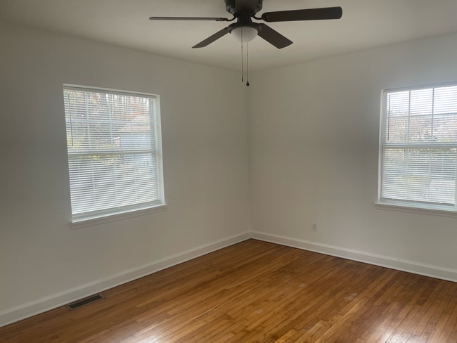 Building Photo - Sylvan