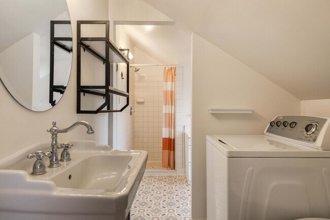 Building Photo - 1119 Tijeras Ave NW