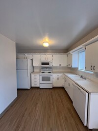 Building Photo - North Spokane Remodeled Gem!! Available Mi...