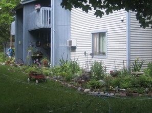 Building Photo - 305 S Walnut St