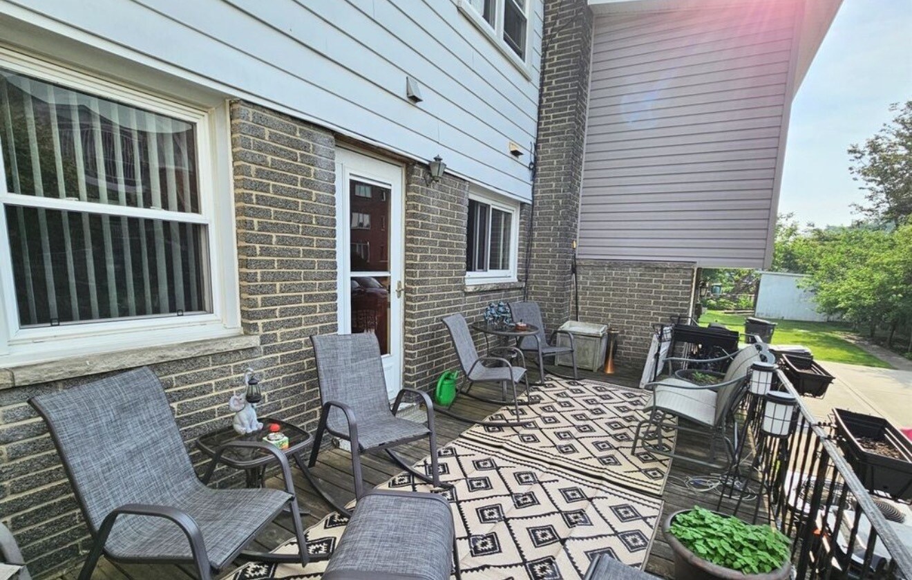 Building Photo - 7108 W Niles Ave