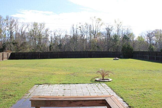 Building Photo - Absolutely Adorable!