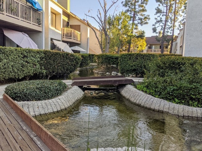 Building Photo - 10560 Lakeside Dr N