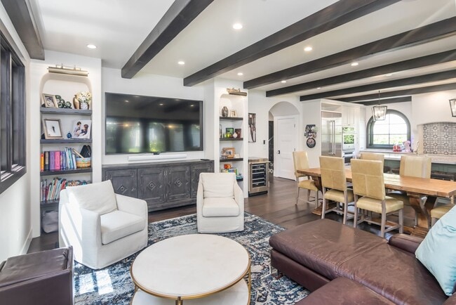 Building Photo - Prime Single Family Home