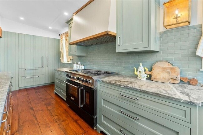 Building Photo - 3436 Main St