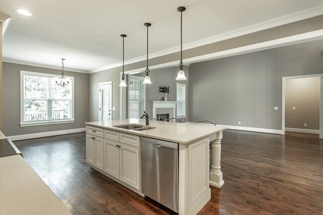 Building Photo - 7725 Peppertree Dr