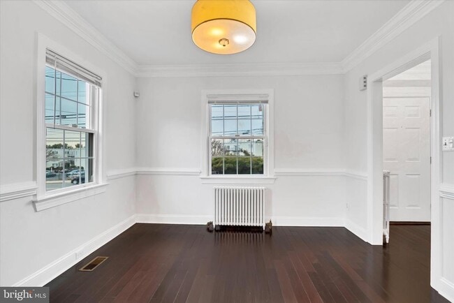 Building Photo - 1002 Chillum Rd