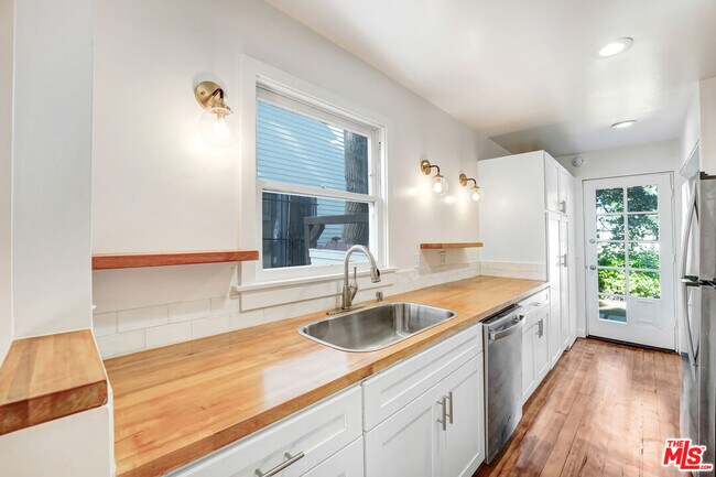 Building Photo - 219 Market St