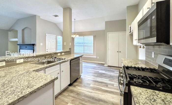 Building Photo - 9926 Goldenglade Dr