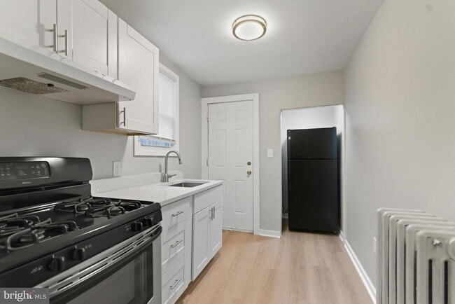 Building Photo - 2530 Collins St