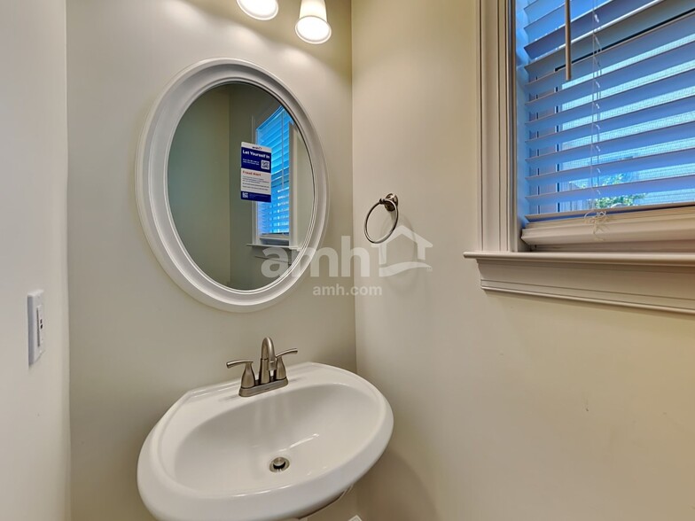 Building Photo - 212 E Quailwood Dr