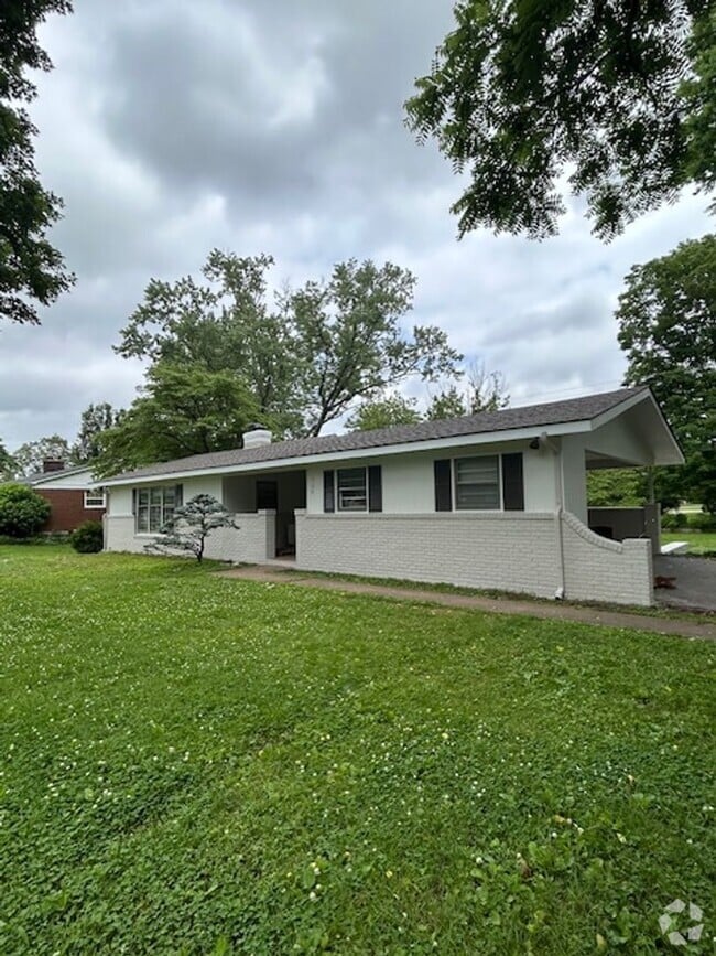 Building Photo - Completely remodeled 3 bedroom, 2 bath hom...
