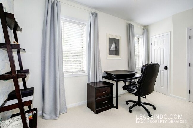 Building Photo - 719 Gallatin St NW