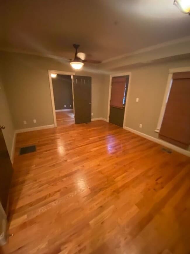 Building Photo - One Bedroom Apartment in the Heart of Midtown!