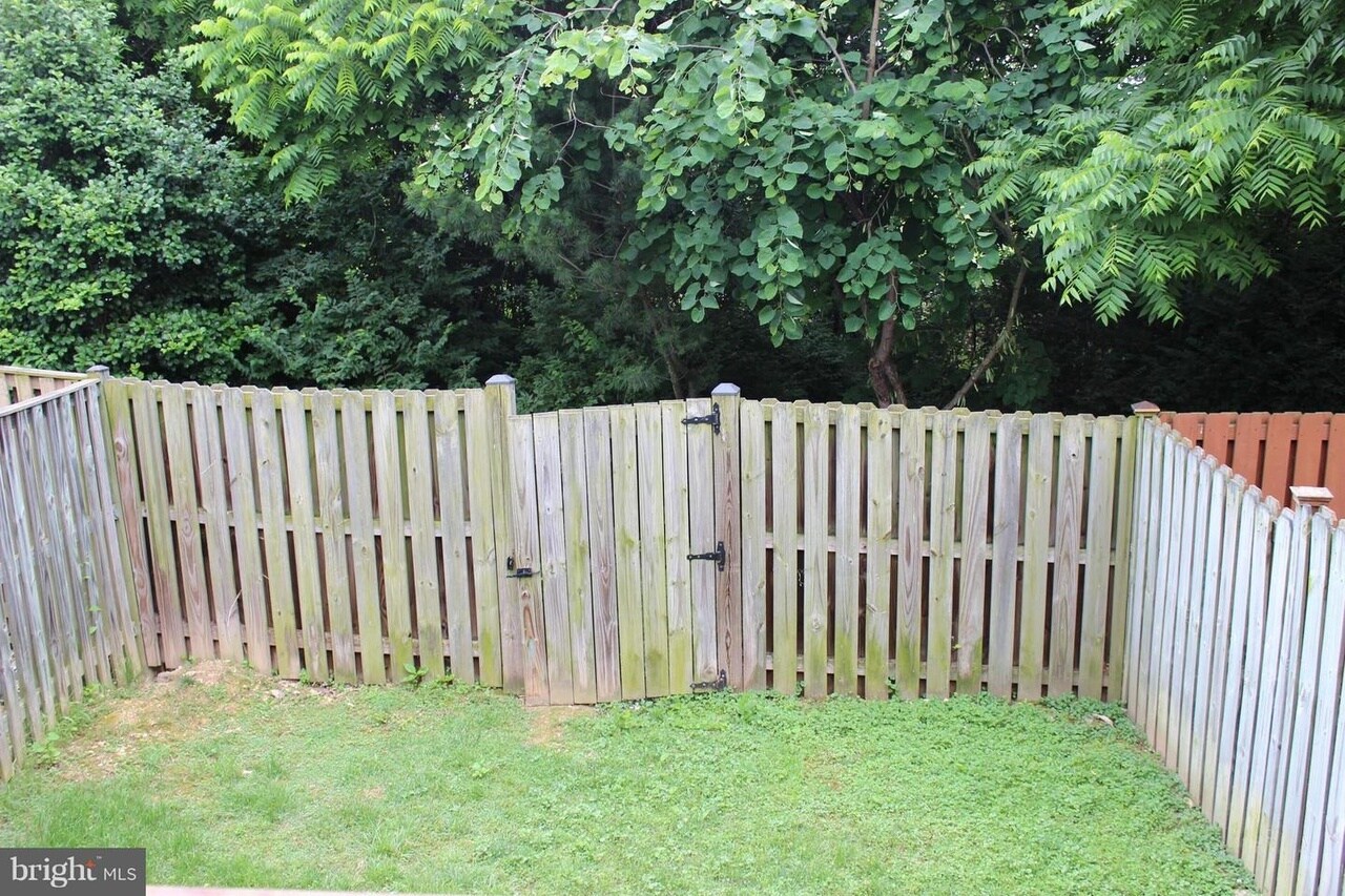 yard - 521 Primus Ct
