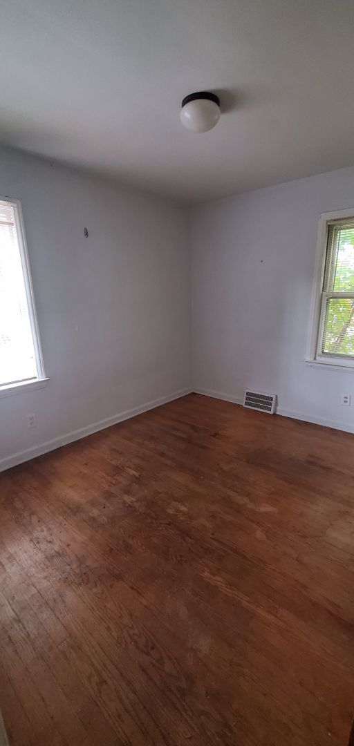 Building Photo - 2 Bedroom-1 Bath-$1050/month