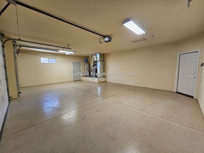 Building Photo - 2482 Wolcott Ave