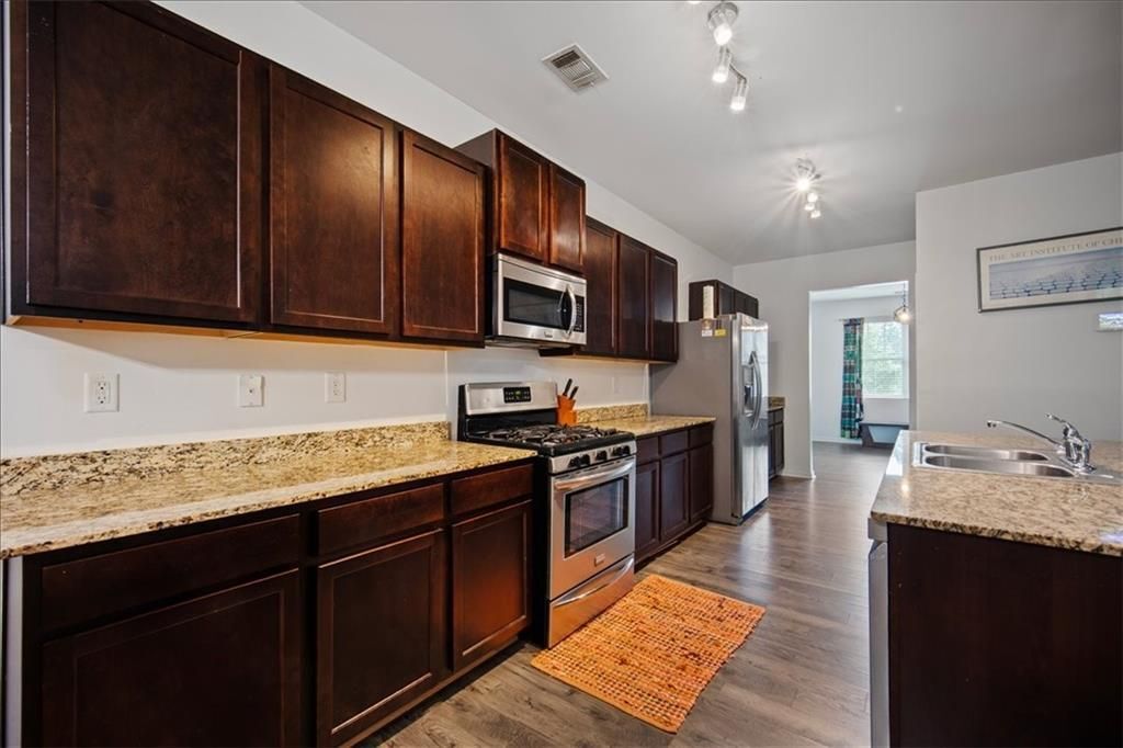 Building Photo - 108 Aviary Ln