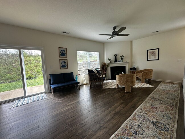 Building Photo - 3 bed/2.5 bath with garage - E Morristown, TN