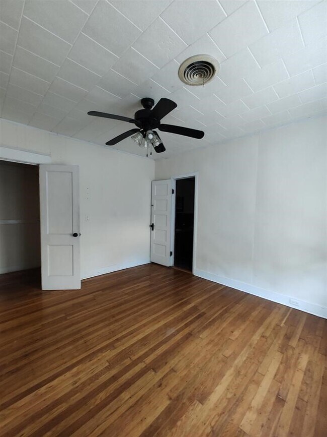 Building Photo - 1110 Johnson Ave