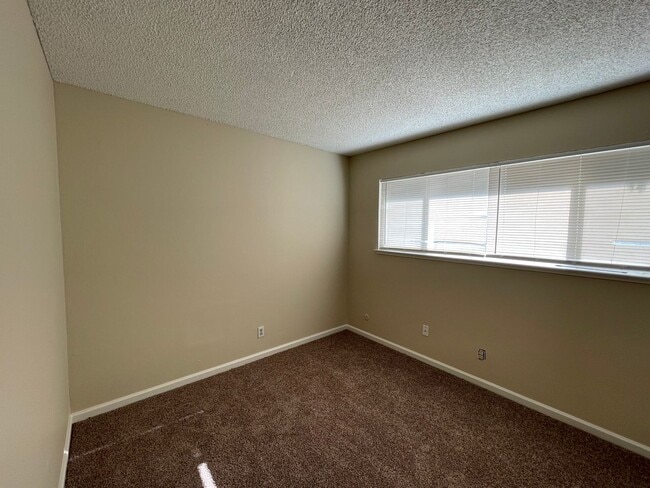Building Photo - Charming 2-Bedroom Duplex in Sacramento – ...
