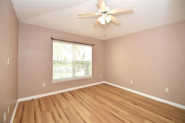 Building Photo - 11 Deerfield Ct