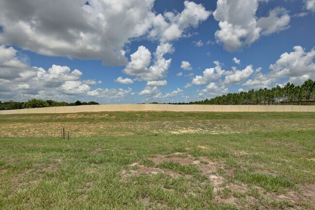 Building Photo - Beautiful 4 Bedroom, 2 bath home is Available for Rent in the Forest Lake Community!