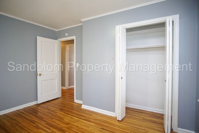 Building Photo - FOR LEASE | Mid-town Tulsa | 2 bed, 1 bath...