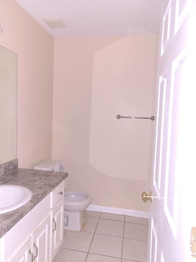 Building Photo - 4 BR 2Ba