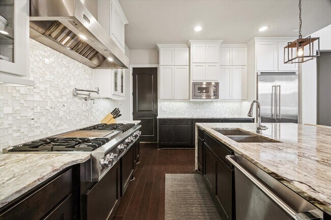 Building Photo - 618 Pink Azalea Trail