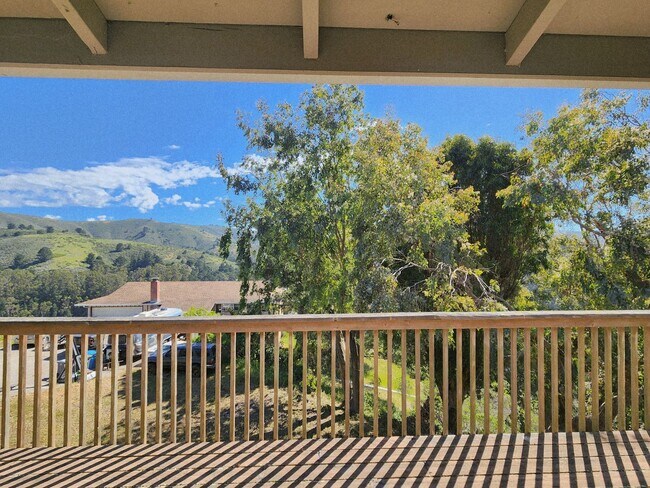 Building Photo - 3 bedroom 3 bathroom hillside Pacifica home with serene views