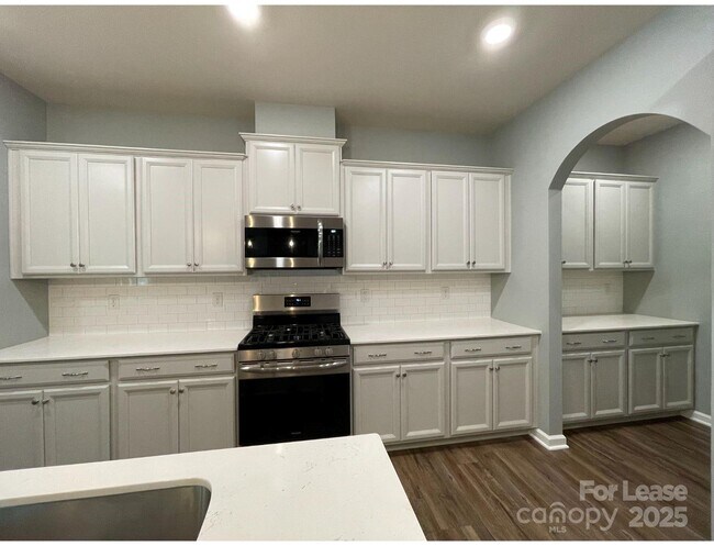 Building Photo - 141 W Morehouse Ave