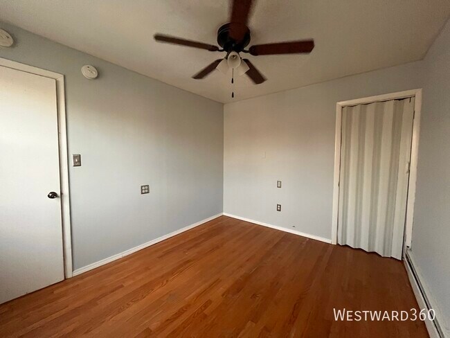 Building Photo - 1622 N 40th Ave