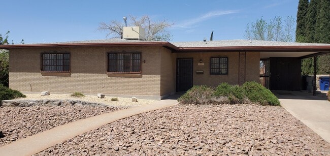 Building Photo - 404 San Saba Rd