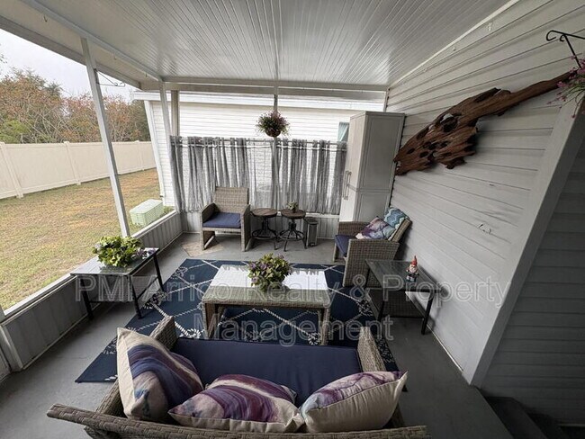 Building Photo - 712 Choo Choo Ln